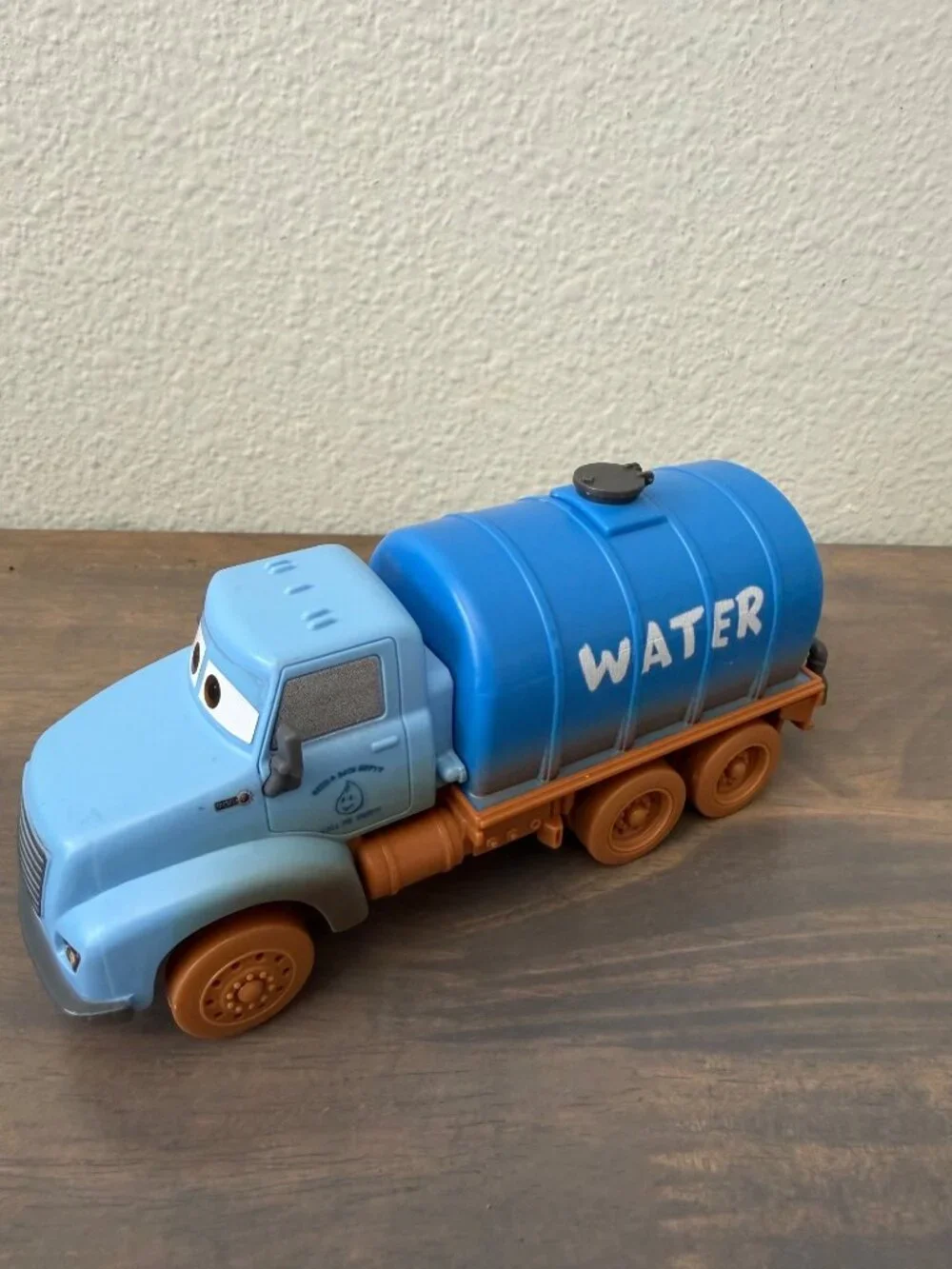 Disney Pixar Cars 3 Crazy 8 Crashers Mr. Drippy Water Truck Plastic
